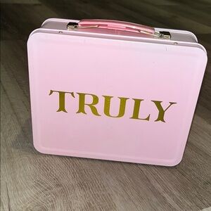 Pink Truly Tin Box with Handel